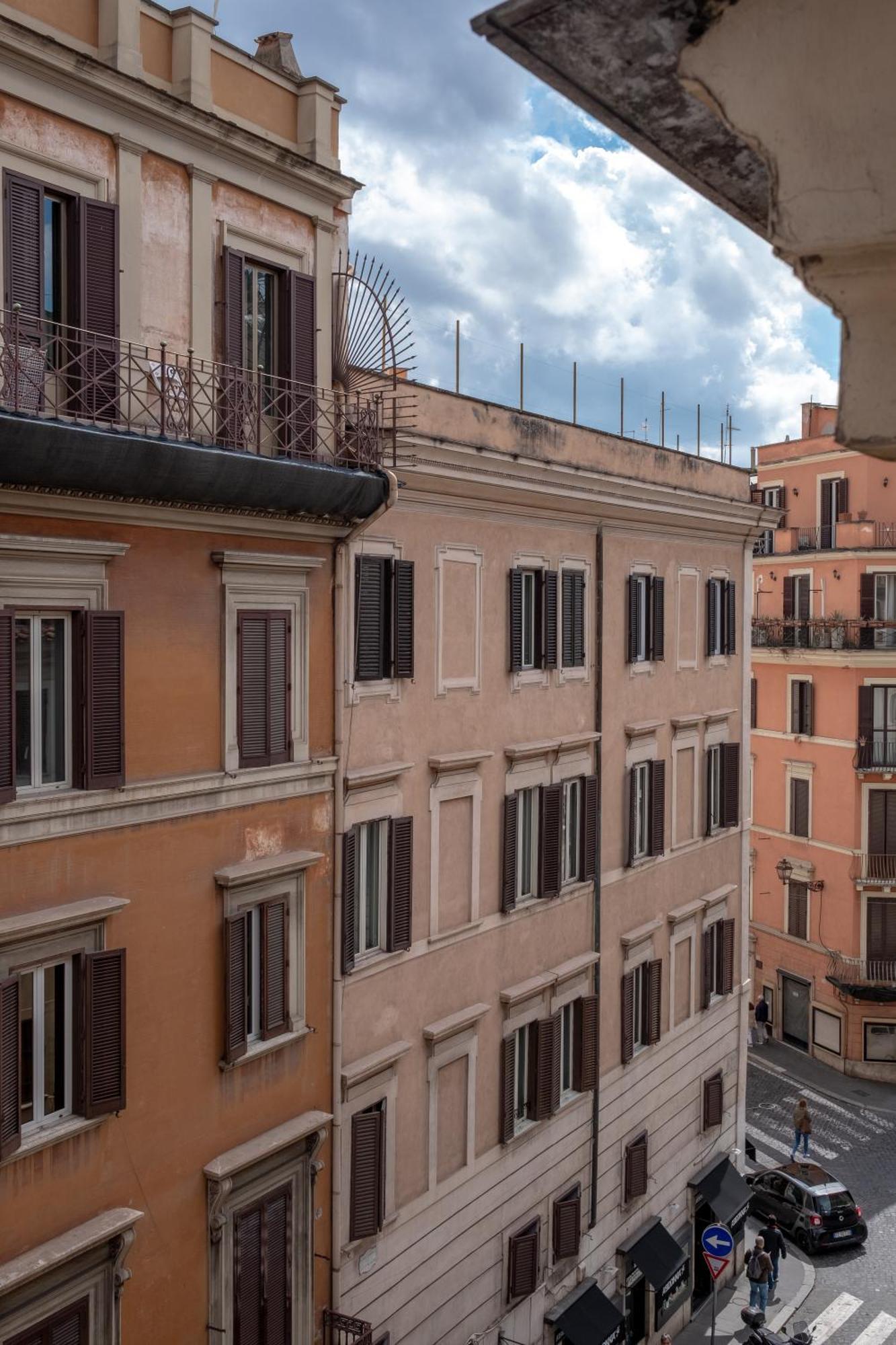 Via Francesco Crispi Private Apartment Rome